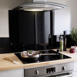 Crédence sur mesure en verre noir pour la cuisine, le fond de hotte, l'évier ou les feux de cuisson